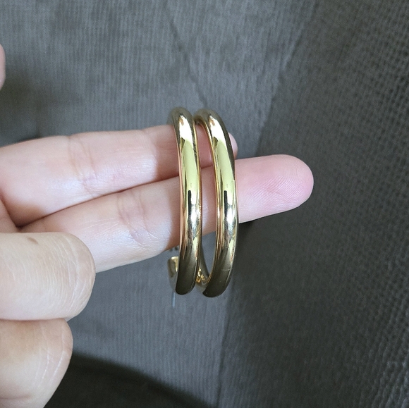 Luv AJ Gold💛 Amalfi Hollow Tube Hoop Earrings - NWT - Picture 7 of 15